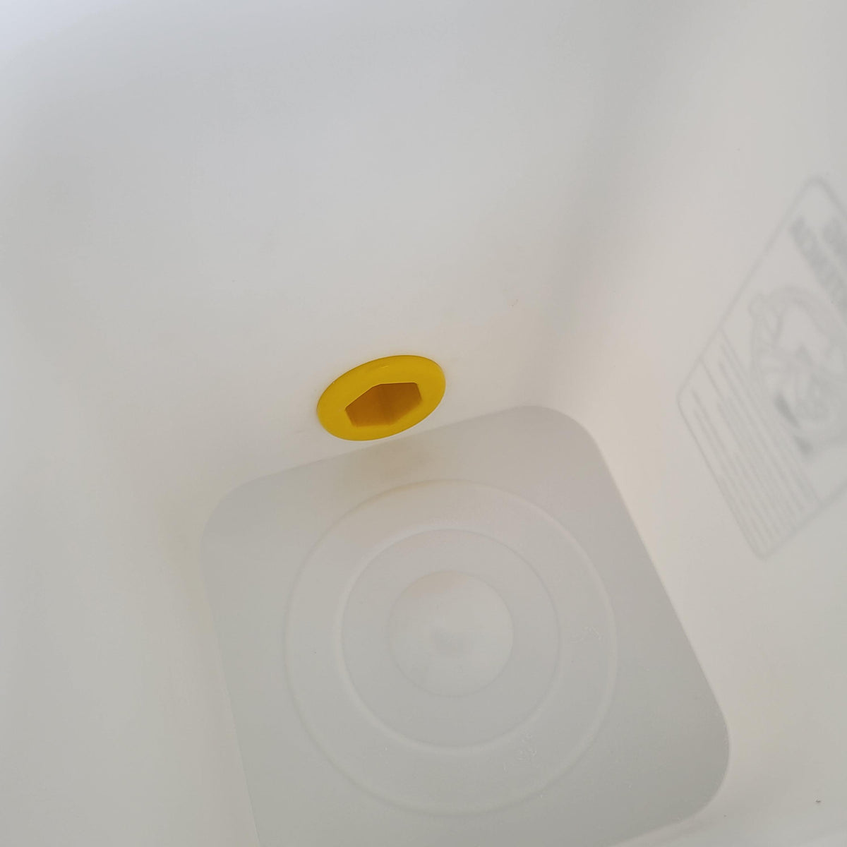 Bottling Bucket and Lid with Pre-Drilled Hole and Valve Foxhound Bee Company