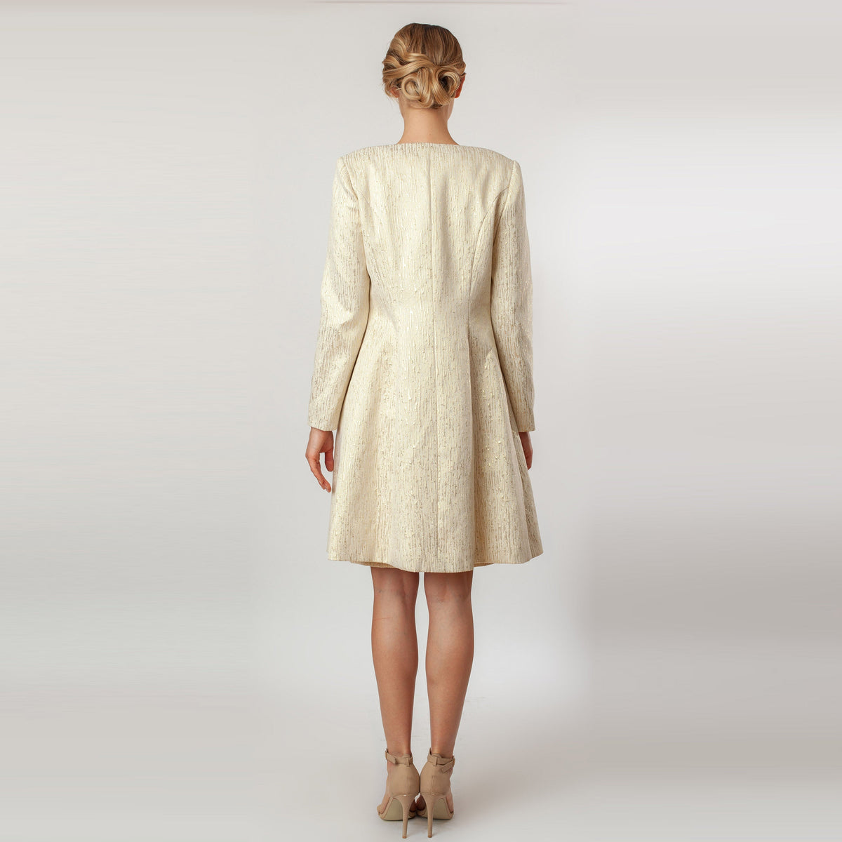 Scalloped Fly-Away Topper Cenia New York