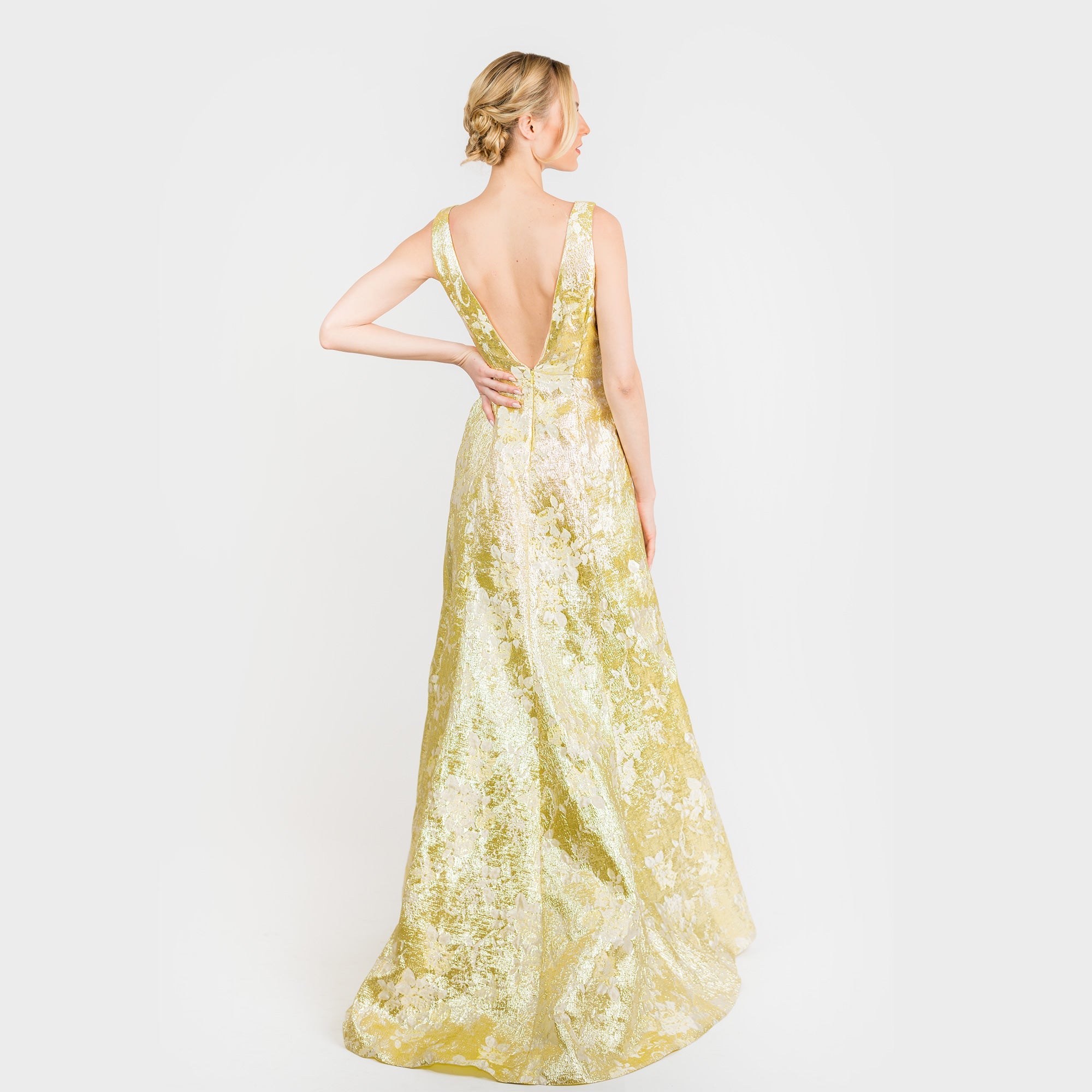 The Sleeveless Side Bottom Flounce Gown Classic Cenia New York