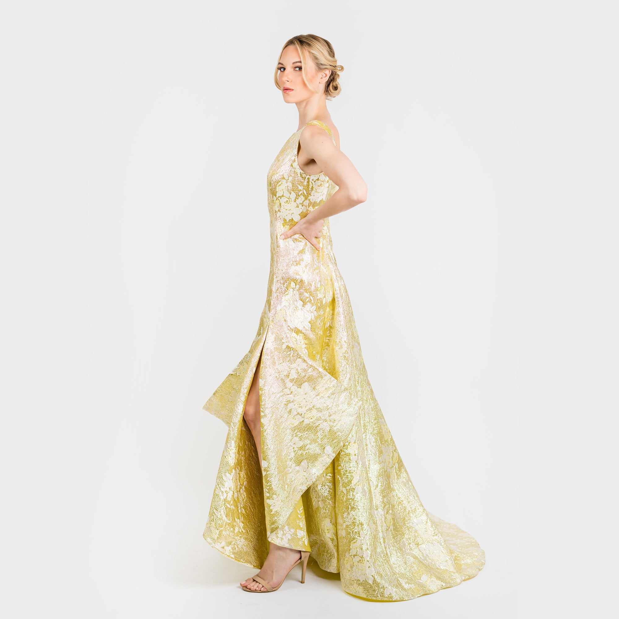The Sleeveless Side Bottom Flounce Gown Classic Cenia New York