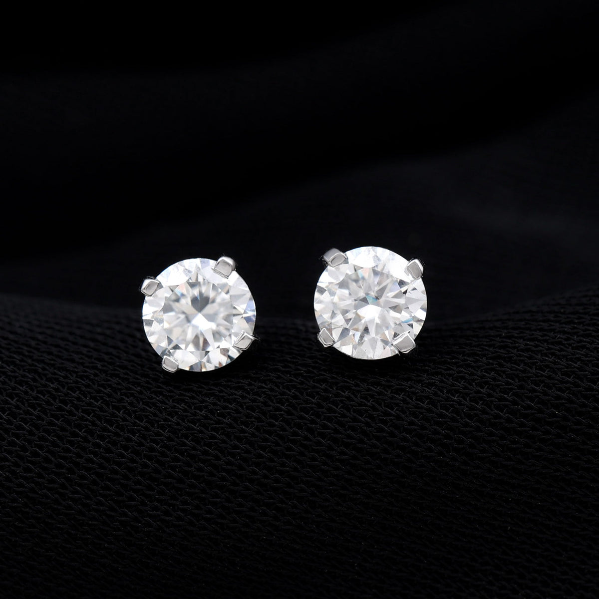 1 Carat Round Shape Solitaire Moissanite Stud Earrings