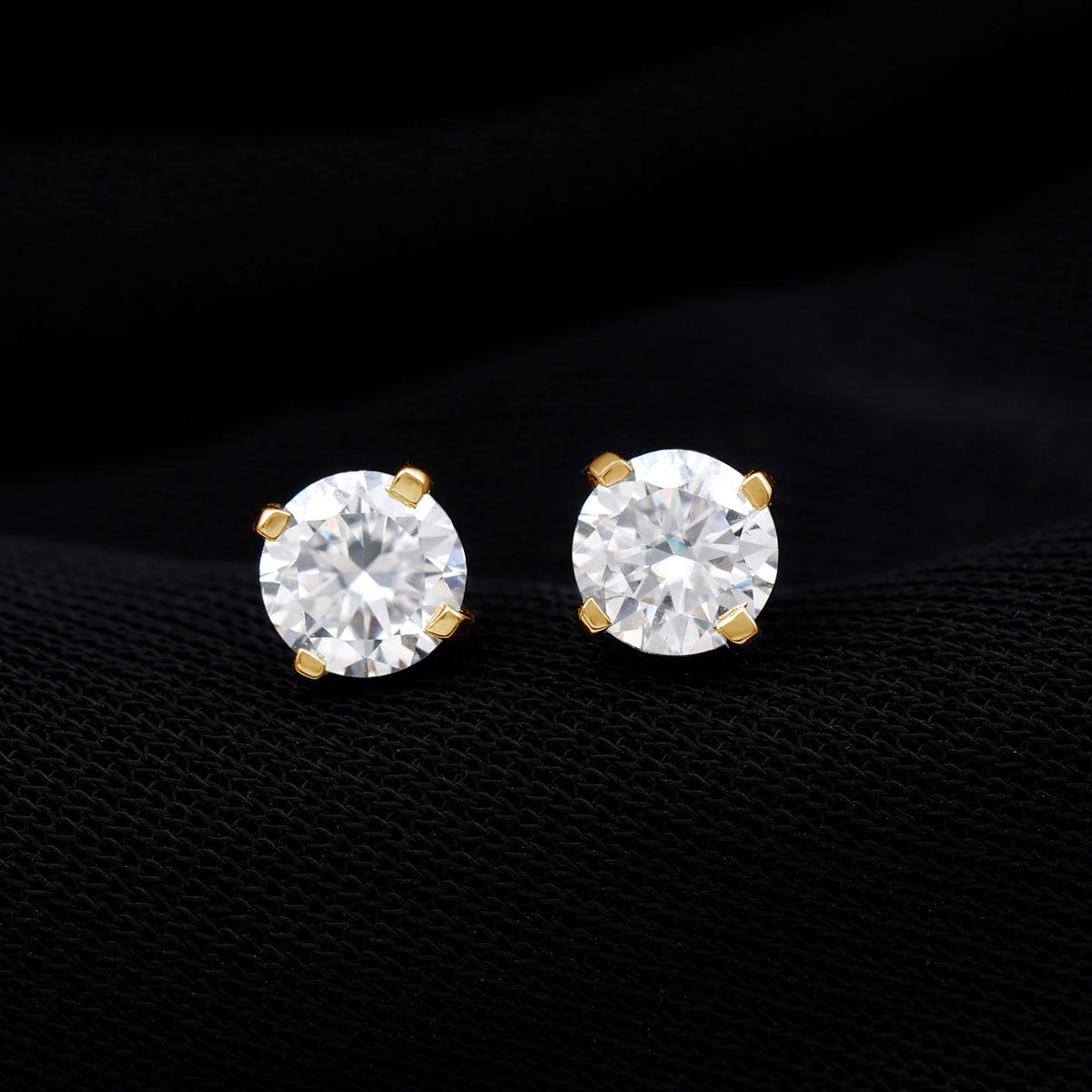 1 Carat Round Shape Solitaire Moissanite Stud Earrings