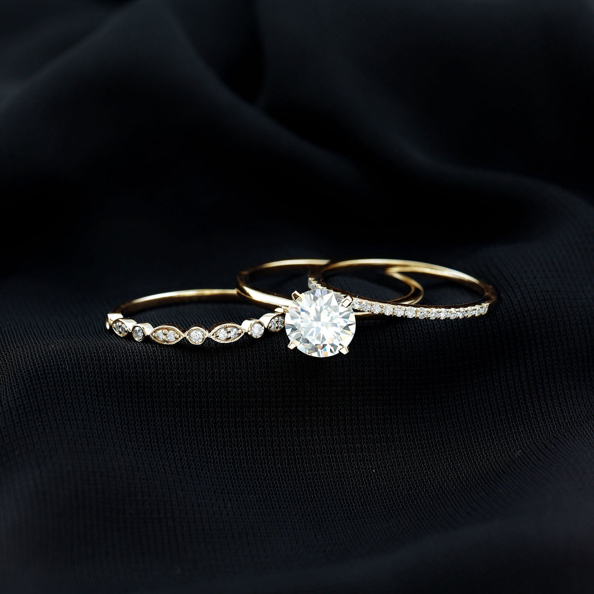 Round shape Solitaire Moissanite Trio Wedding Ring Set