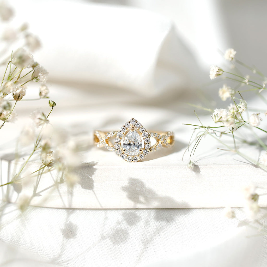 Pear Shape Lab Grown Diamond Teardrop Engagement Ring