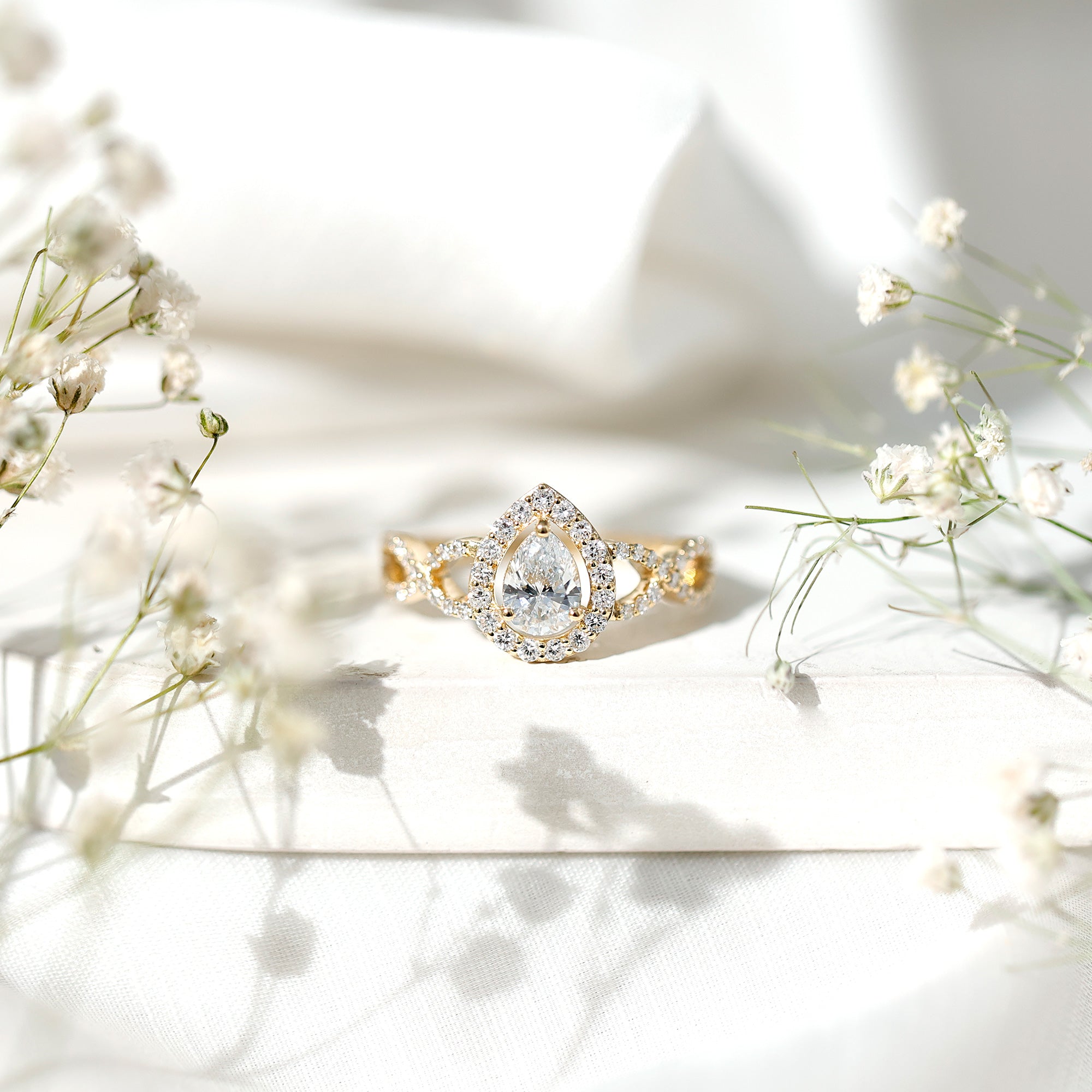 Pear Shape Lab Grown Diamond Teardrop Engagement Ring