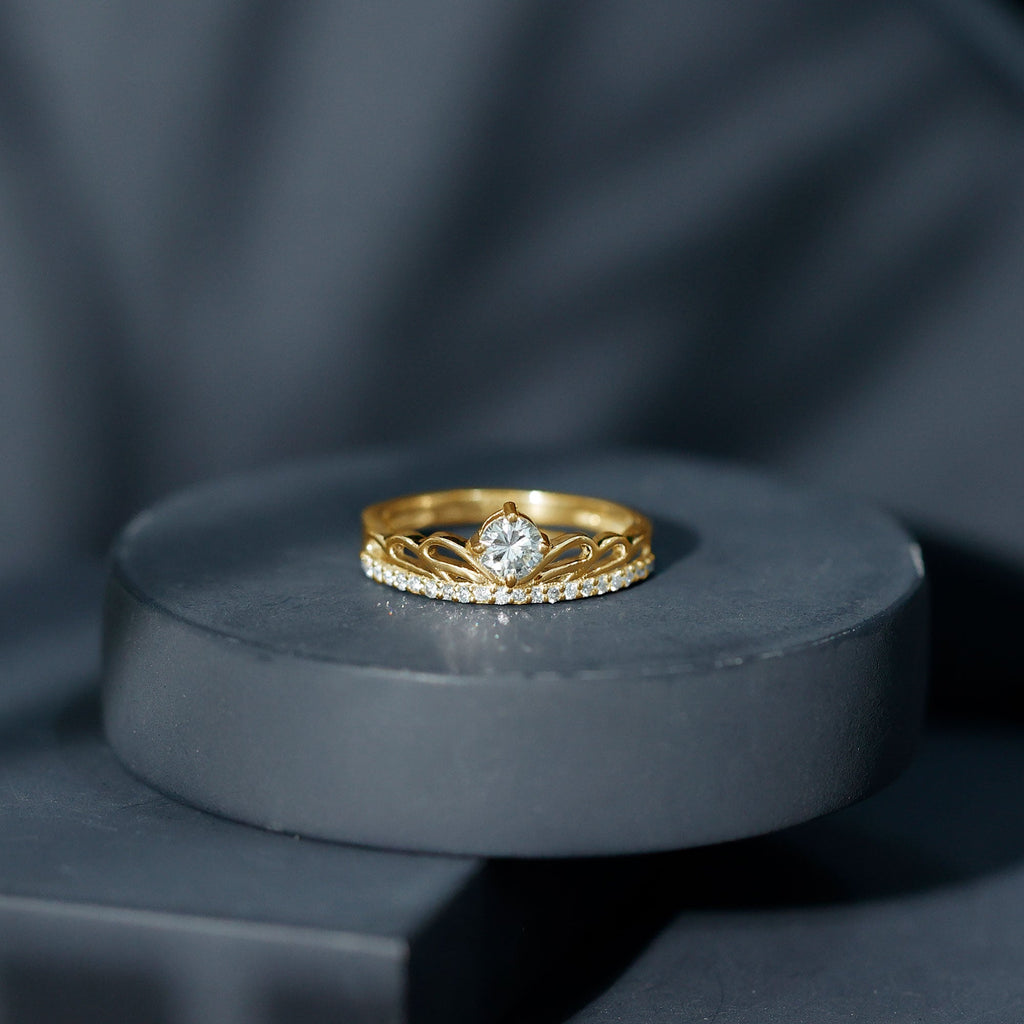 Certified Round Diamond Crown Ring
