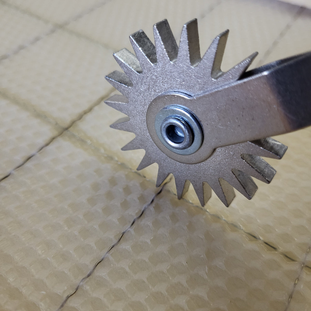 Wire Spur Embedder Wheel Foxhound Bee Company