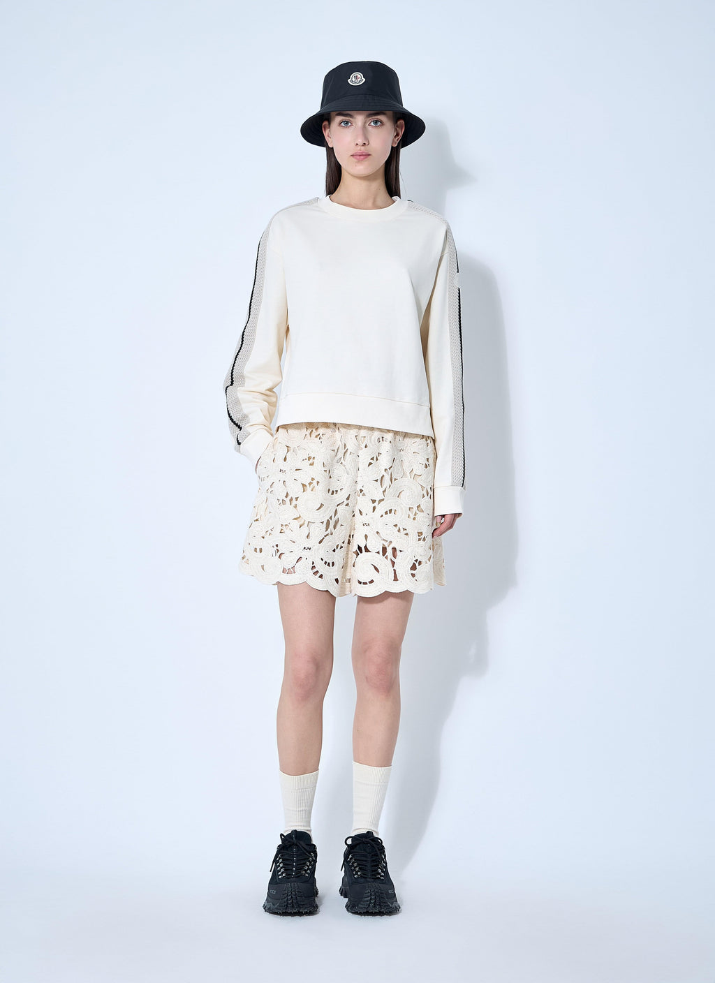 Moncler Women Embroidery Anglaise Shorts