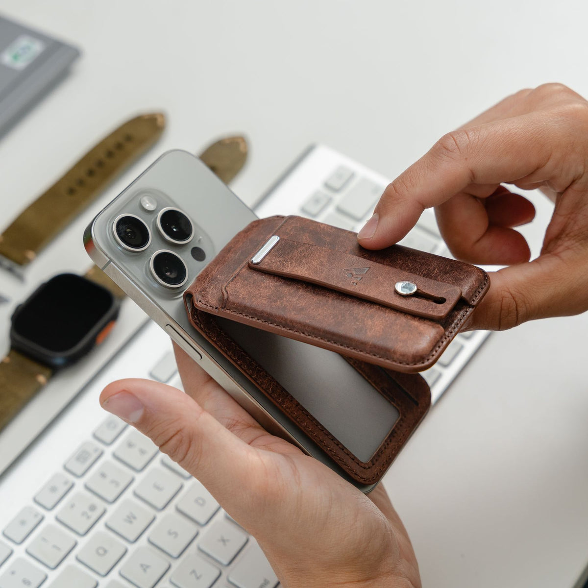 Magnetic Cardholder Robust